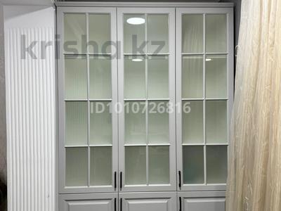 2-комнатная квартира · 57 м² · 2/5 этаж, 15-й мкр 5 — Сдается квартира в 15 мкр 5 доме с видом на море. Всё находится в шаговой доступности. Этажность дома 2/5 за 200 000 〒 в Актау