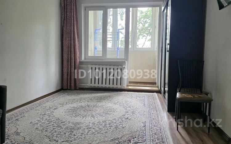 1-комнатная квартира · 33 м² · 3/4 этаж, 11-й мкр. 14Б за 230 000 ₸ в Алматы, Ауэзовский р-н — фото 2