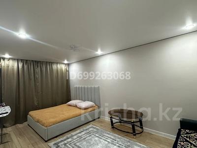 1-комнатная квартира · 30 м² · 1/5 этаж, Майкудук, 19й микрорайон 46 — За остановкой за 10 000 ₸ в Караганде, Алихана Бокейханова р-н