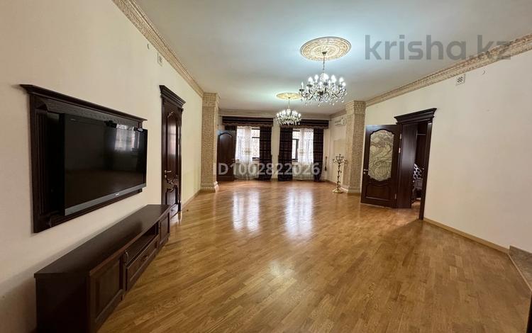 4-комнатная квартира · 180 м² · 2/2 этаж, Иляева 35а за 90 млн ₸ в Шымкенте, Аль-Фарабийский р-н — фото 2
