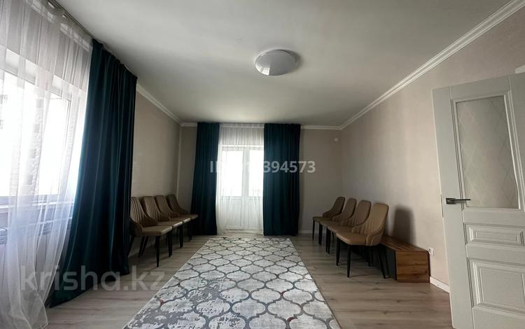 2-комнатная квартира · 72 м² · 11/16 этаж, мкр Мамыр-1 29/1 за 400 000 ₸ в Алматы, Ауэзовский р-н — фото 2