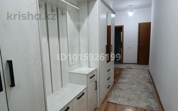 2-комнатная квартира · 70 м² · 3/6 этаж, мкр Центральный, Кулманова 139 за 200 000 ₸ в Атырау — фото 2