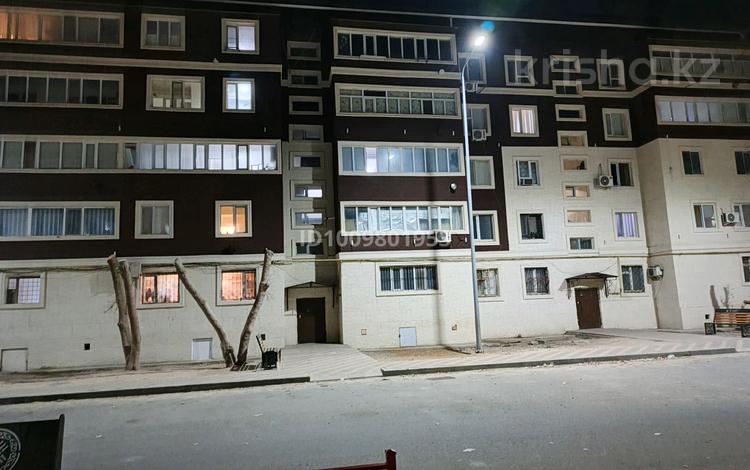2-комнатная квартира · 55 м² · 3/5 этаж, Махамбет даңғылы 23 — Бәйтерек аялдамасына қарсы 1-мкр 23-үй за 120 000 〒 в Кульсары — фото 2