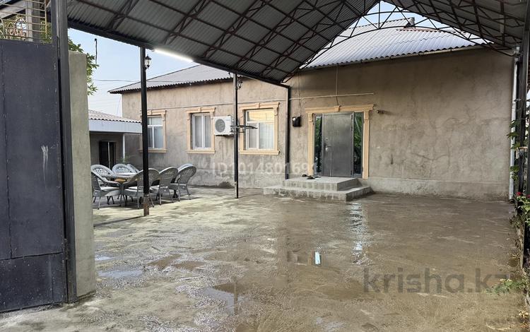 Отдельный дом · 6 комнат · 190 м² · 0.8 сот., проспект Астана 70 — Трассаның бойында. кәсіпкерлікке де ыңғайлы. LEXUS жәна дони маркет сауда орьалығына қарама қарсы үлкен үй сатылады. үй размері 12/16. баня. лет кухня. үйдегі барлық жихаздарымен бірге қалады. жер алаңы 0,800 га. үйге қарама қарсы бала бақша орналасқан. тез арада сатылады за 80 млн ₸ в Аксукенте — фото 2