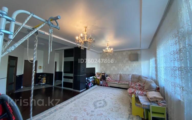 5-комнатная квартира · 150 м² · 2/10 этаж, Д. Кунаева 35/1 за 400 000 ₸ в Астане, Есильский р-н — фото 2