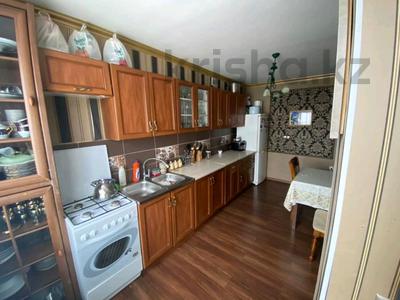 3-комнатная квартира, 70 м², 5/6 этаж, мкр 8 — братья Жубановых за 18 млн 〒 в Актобе, мкр 8