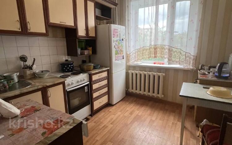 3-комнатная квартира, 64 м², 3/10 этаж, мкр Юго-Восток, Сатыбалдина 11/2 за 25 млн 〒 в Караганде, Казыбек би р-н — фото 2