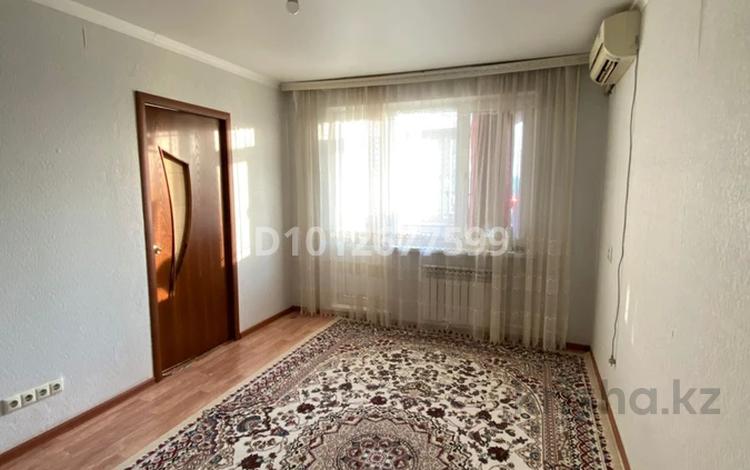 3-комнатная квартира · 46 м² · 5/5 этаж, мкр 5 1974 — Тургенова 92/ Кв 116 за 20 млн ₸ в Актобе — фото 2