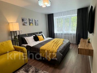 4-комнатная квартира · 80 м² · 2/5 этаж, Бухар Жырау 54 за 40 000 ₸ в Караганде, Казыбек би р-н
