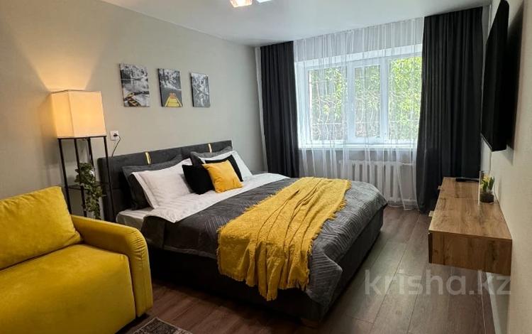 4-комнатная квартира · 80 м² · 2/5 этаж, Бухар Жырау 54 за 40 000 ₸ в Караганде, Казыбек би р-н — фото 2
