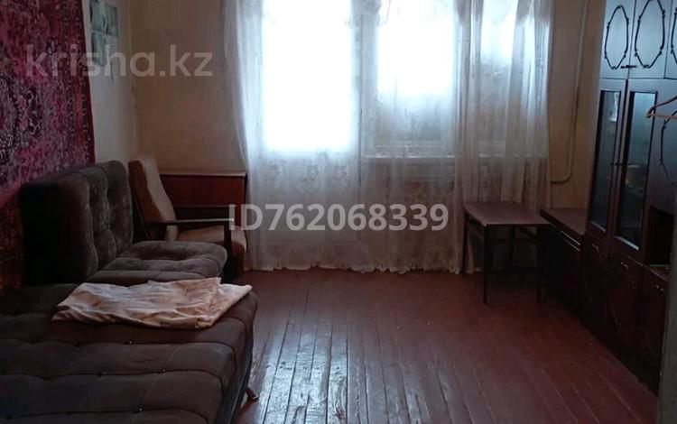 2-бөлмелі пәтер · 48 м² · 4/5 қабат, 3 микрорайон 5 — Школа Шокана Валиханова, бағасы: 2.2 млн ₸ в Каратау — фото 2