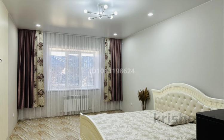 1-бөлмелі пәтер · 55 м² · 1/5 қабат, мкр. Алтын орда 356б — Мангилик, бағасы: 9 000 ₸ в Актобе — фото 2