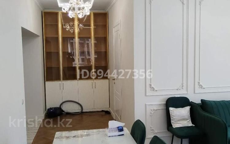 3-комнатная квартира, 80 м², 8/20 этаж помесячно, мкр Алмагуль 310