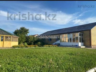 Продажа домов и дачи в Костанайской обл.: Отдельный дом · 5 комнат · 263 м² · 21 сот., Город Житикара за 33 млн 〒 Отдельный дом · 5 комнат · 263 м² · 21 сот., Город Житикара за 33 млн 〒