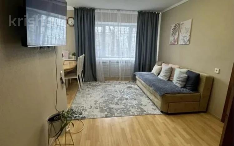 2-комнатная квартира · 50 м² · 1/5 этаж, мкр Новый Город 27 — Район торгового дома Галлерея ,пересечения Гоголя и Назарбаева ,3 школа за 15 000 ₸ в Караганде, Казыбек би р-н — фото 2