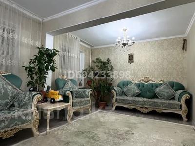 Пәтерлер в Атырауской обл.: 4-бөлмелі пәтер · 127 м² · 1/5 қабат, Молдагалиева 32, бағасы: 35 млн 〒 4-бөлмелі пәтер · 127 м² · 1/5 қабат, Молдагалиева 32, бағасы: 35 млн 〒 в Атырау