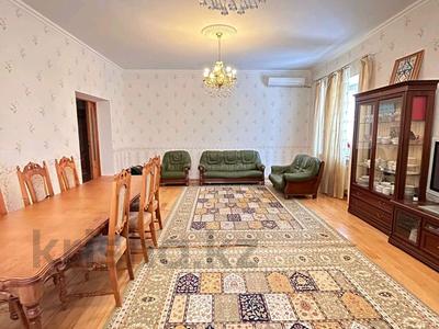 Отдельный дом • 4 комнаты • 355 м² • 10 сот., Егизбаева 20 за 165 млн 〒 в Уральске