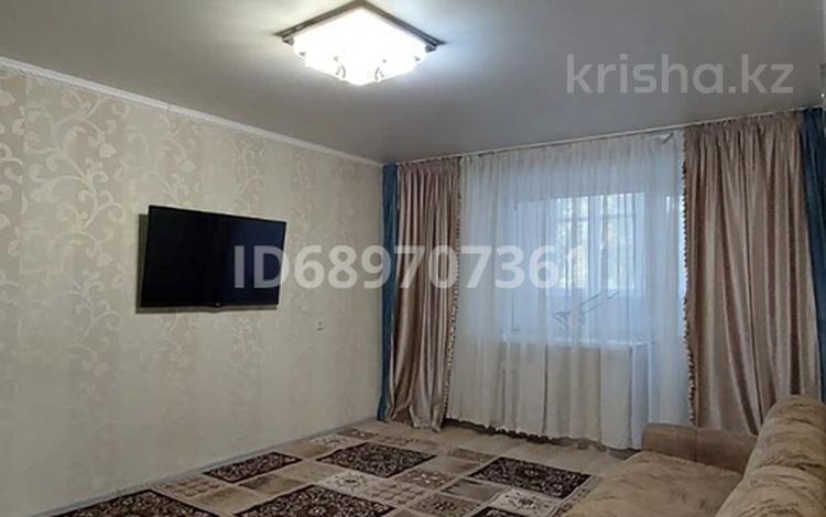 2-комнатная квартира, 52 м², 1/10 этаж, Камзина 163