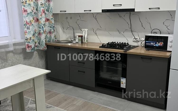 2-бөлмелі пәтер · 52 м² · 2/2 қабат, мкр Достык, Мкр Достык Жети Жаргы — Яссауи-Абая, бағасы: 240 000 ₸ в Алматы, Ауэзовский р-н — фото 2
