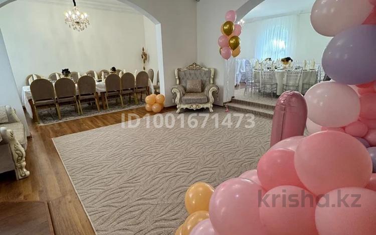 Дом · 4 комнаты · 300 м², мкр Шубар 31/1 — Сарайшык за 150 000 〒 в Астане, Есильский р-н — фото 2