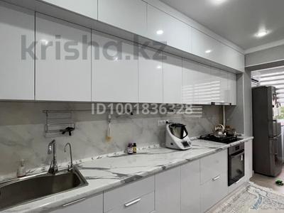 3-бөлмелі пәтер · 89 м² · 3/5 қабат, 15-й мкр 8, бағасы: 300 000 ₸ в Актау