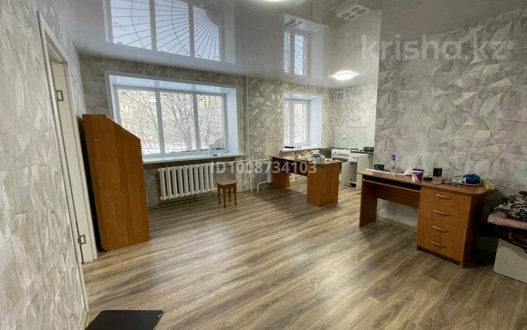 2-бөлмелі пәтер · 50 м² · 1/5 қабат, Крылова 79 — Колос, бағасы: 23 млн ₸ в Усть-Каменогорске — фото 2