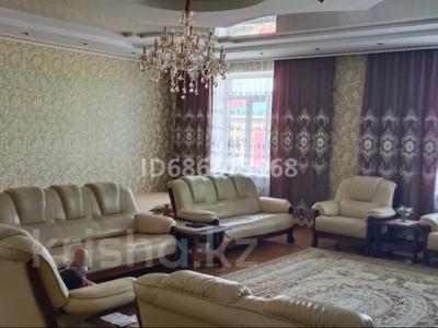 Жеке үй • 7 бөлмелер • 335 м² • 10 сот., Куншыгыс 36, бағасы: 90 млн 〒 в Актобе, жилой массив Акжар-2