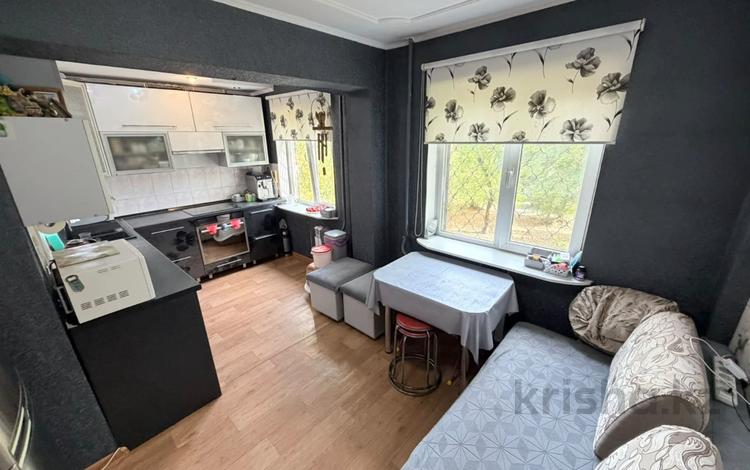 3-комнатная квартира · 56 м² · 2/5 этаж, Бурова 17 за 19.9 млн ₸ в Усть-Каменогорске — фото 2