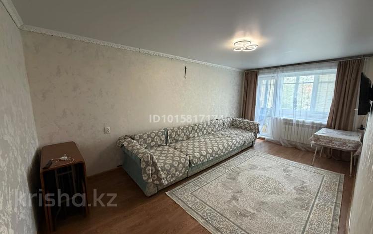 3-комнатная квартира · 62 м² · 3/5 этаж, Майкудук, 15й микрорайон 28 за 13 млн ₸ в Караганде, Алихана Бокейханова р-н — фото 2