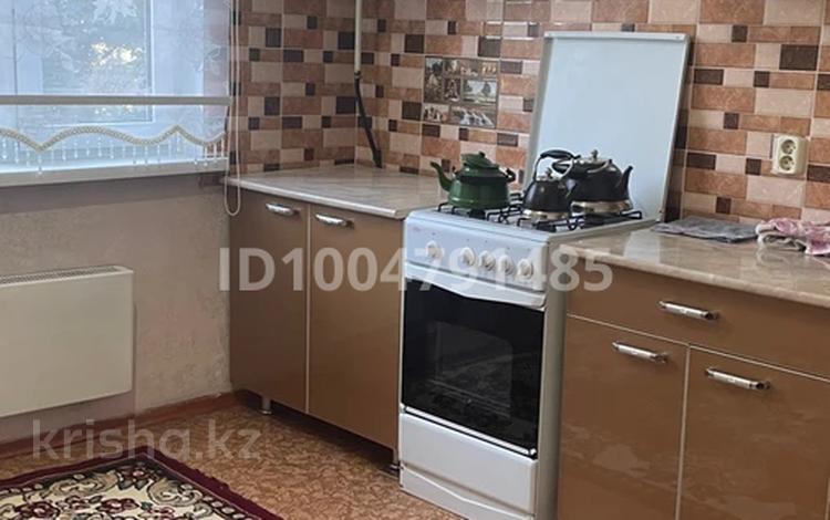1-комнатная квартира · 40 м² · 2/6 этаж, мкр Кокжиек 49 за 180 000 〒 в Алматы, Жетысуский р-н — фото 2