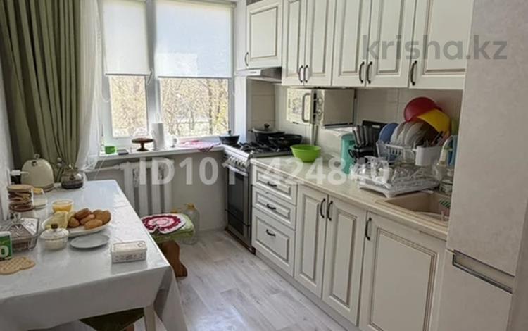 3-бөлмелі пәтер · 78 м² · 2/5 қабат, мкр Юго-Восток, проспект Строителей 11 — За торговым домом Аян, бағасы: 30 млн ₸ в Караганде, Казыбек би р-н — фото 2