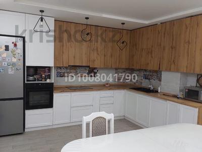 3-комнатная квартира · 105 м² · 2/10 этаж, 15 мкрн 22 Б за 55.5 млн 〒 в Семее