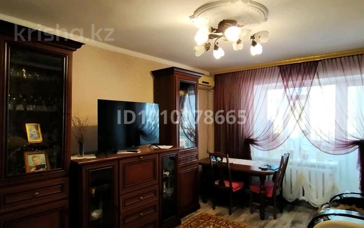3-комнатная квартира · 61.3 м², мкр 8 — рынок Алтай за 22 млн 〒 в Актобе — фото 2