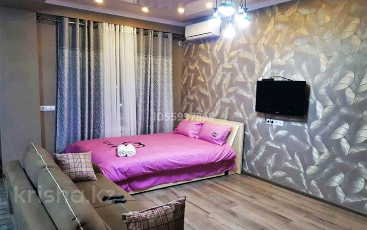 1-комнатная квартира, 55 м², 5/10 этаж посуточно, Сыдыкова 131 — Коенкозова за 18 000 〒 в Бишкеке — фото 2