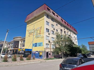 2-комнатная квартира, 62 м², 1/6 этаж, Жарбосынова 87б — Байзар Байтал за 23 млн 〒 в Атырау