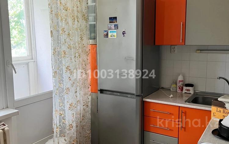 2-бөлмелі пәтер · 52 м² · 3/9 қабат, 5 мкр 10, бағасы: 11 000 ₸ в Аксае — фото 2