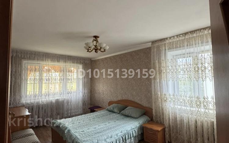 3-комнатная квартира · 62 м² · 4/5 этаж, 6 микр 22 за 10.5 млн ₸ в Степногорске — фото 2