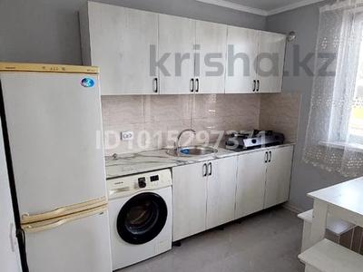 1-бөлмелі пәтер · 45 м² · 2/2 қабат, Шаңырақ-1 ш/а. 9 — Школа 169 Садик 161 остановка школа главная дорога все рядом остановки магазины, бағасы: 150 000 ₸ в Алматы, Алатауский р-н