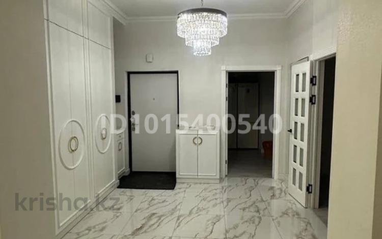 3-комнатная квартира · 110 м² · 5/20 этаж, мкр Мамыр-1 26/1 за 700 000 ₸ в Алматы, Ауэзовский р-н — фото 2