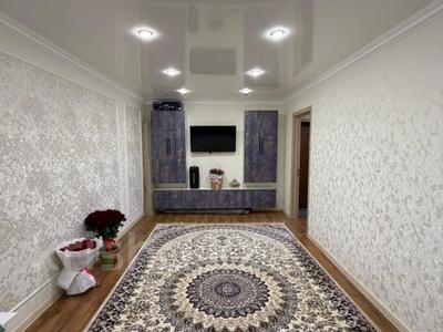 2-комнатная квартира · 57 м² · 1/5 этаж, мкр 8, Бр. Жубановых за 18.5 млн ₸ в Актобе