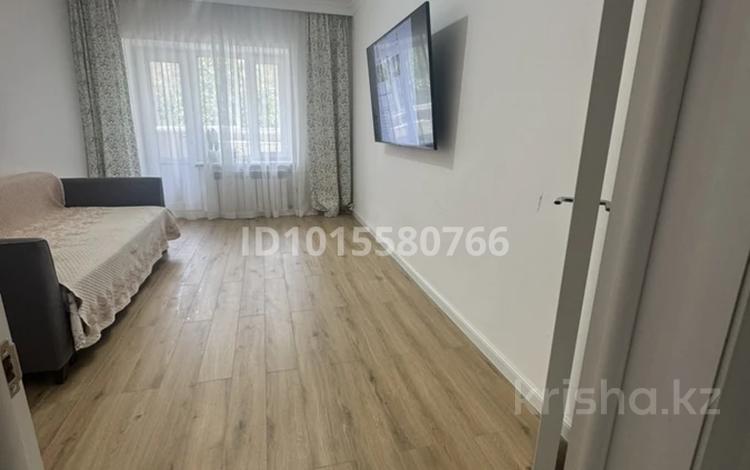 3-бөлмелі пәтер · 70 м² · 2/5 қабат, Самал-2 ш/а. 42, бағасы: 93 млн ₸ в Алматы, Медеуский р-н — фото 2