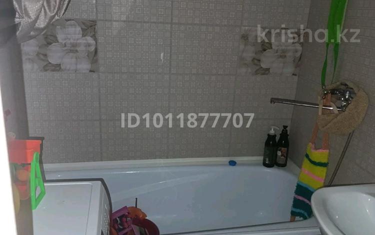 2-комнатная квартира · 57 м² · 5/5 этаж, ул. Молдагуловой 15/3 за 18 млн ₸ в Усть-Каменогорске, Ульбинский — фото 3