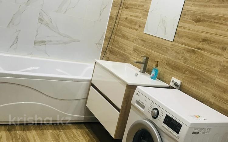2-бөлмелі пәтер · 66 м² · 5/5 қабат, Достык 62, бағасы: 80 000 ₸ в Уральске — фото 2