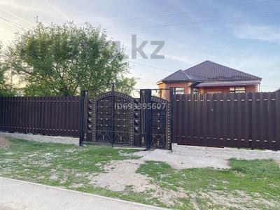 Отдельный дом · 5 комнат · 203.1 м² · 6 сот., Молдавская 19 — Остоновка 8 школа за 77 млн ₸ в Уральске