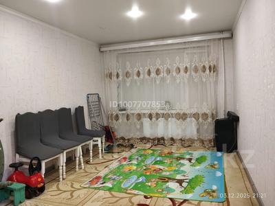 2-комнатная квартира · 45 м² · 1/5 этаж, Майкудук, Майкудук, 17й микрорайон 57 — Находится возле Супер Маркет Реал. за 10 млн 〒 в Караганде, Алихана Бокейханова р-н