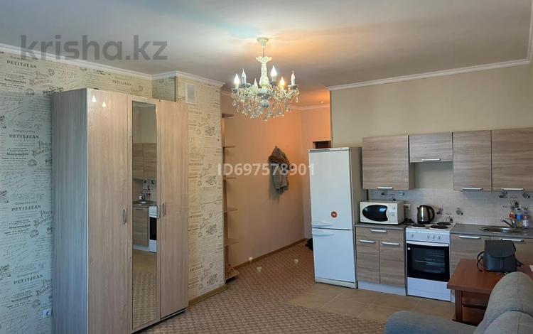 1-комнатная квартира, 27 м², 10/13 этаж помесячно, Кошкарбаева 68 за 160 000 〒 в Астане, Алматы р-н — фото 2