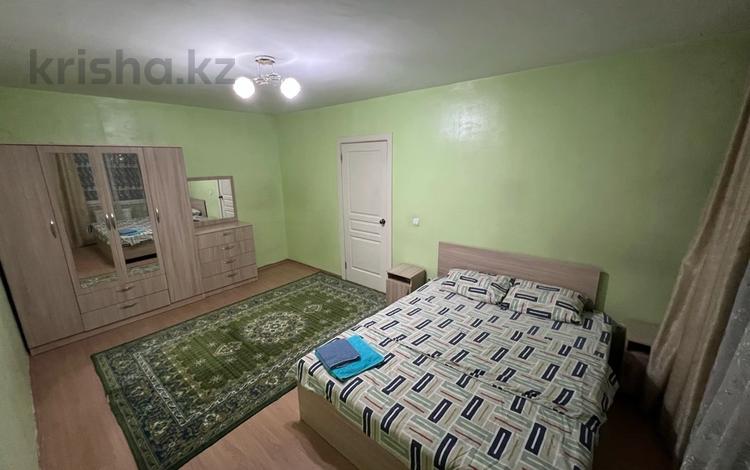 2-комнатная квартира, 60 м², 2/9 этаж посуточно, мкр Аккент, Мкр. Аккент 43 за 12 990 〒 в Алматы, Алатауский р-н — фото 2