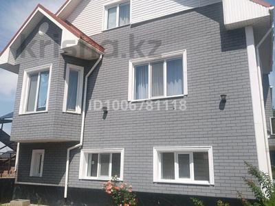 Отдельный дом · 6 комнат · 250 м² · 7 сот., Абдирова 10 за 69.9 млн ₸ в Туздыбастау (Калинино)