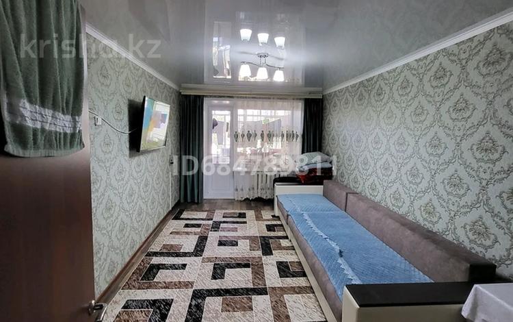 2-комнатная квартира, 45 м², 3/5 этаж, 2 мик 73 за 4.5 млн 〒 в Качаре — фото 2