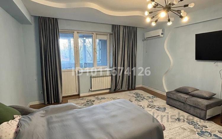 3-бөлмелі пәтер · 120 м² · 2/5 қабат, мкр Думан-2, Думан 2 4 дом — Мкр.Думан 2, бағасы: 63 млн ₸ в Алматы, Медеуский р-н — фото 2